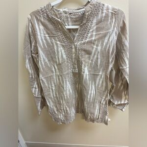 SUBTLE LUXURY light weight tunic. Size small Pit NWT.